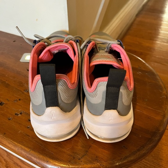 Nike Air Max Axis in grey size 5 - Picture 4 of 11